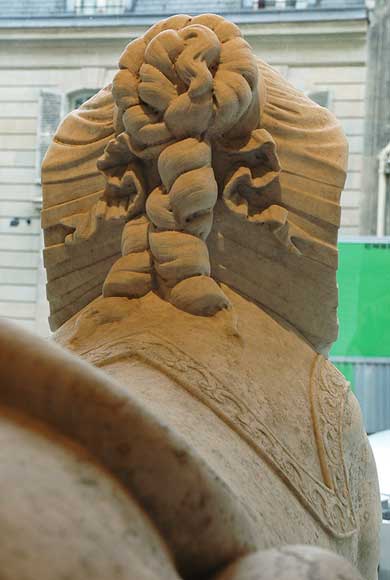 Exceptional pair of neoclassical sphinxes in Carrare marble-12