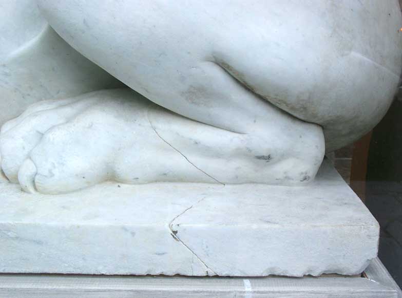 Exceptional pair of neoclassical sphinxes in Carrare marble-14