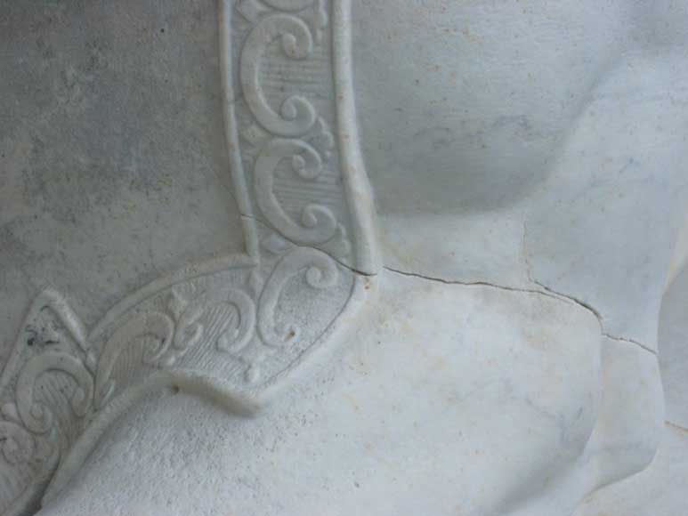 Exceptional pair of neoclassical sphinxes in Carrare marble-15