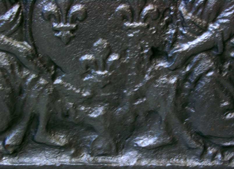 Fireback with 2 angels holding a coat of arms from 1690.-3