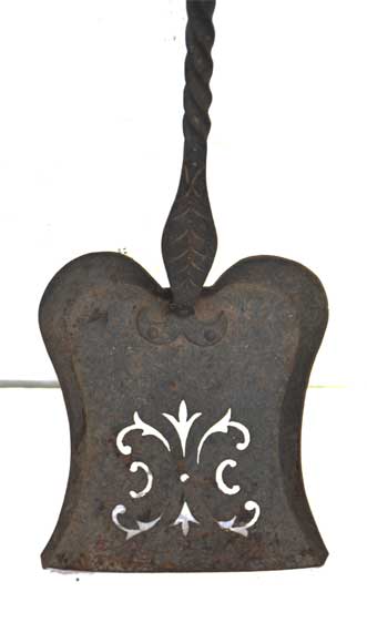 Fireplaces' accessories : plier and shovel in ironwork-1
